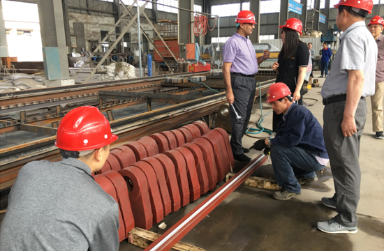What are the parts of hammer crusher that are frequently rep